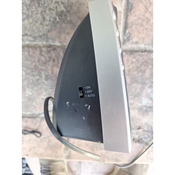 jWIN JL707 Alarm Clock AM / FM Radio w/ Time Projection Tested Works Great - Picture 4 of 5